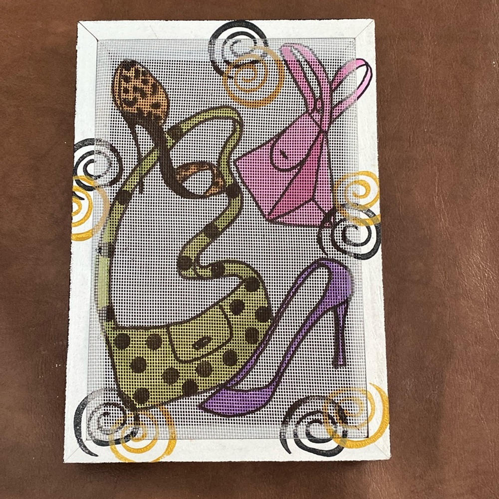 Mesh earring holder